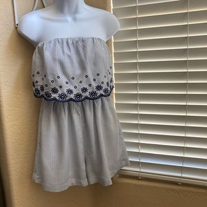 NWT summer romper, strapless, pockets,blue & white, small. Jessica Simpson